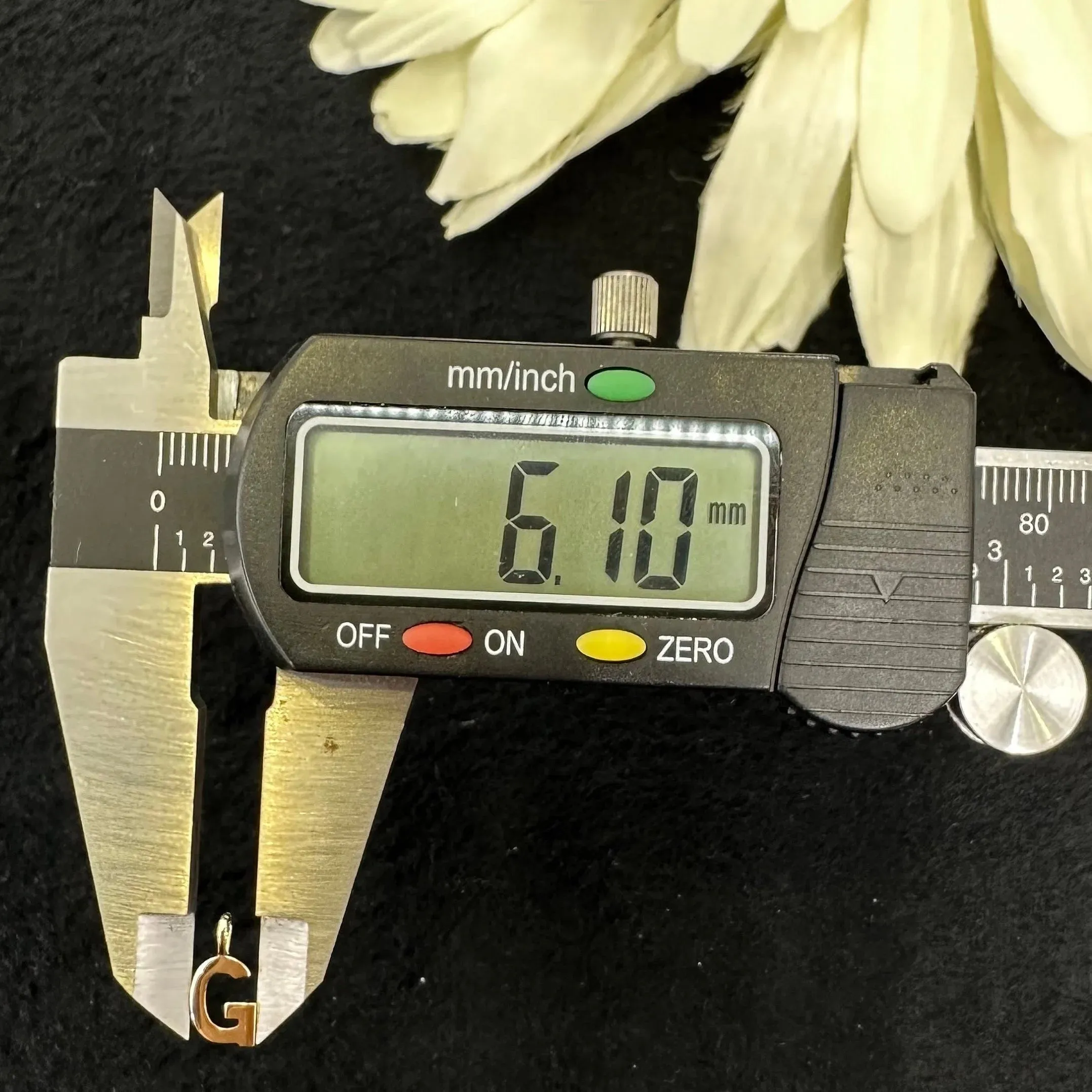 Gold Charm Letter G 8mm (JR 3mm)